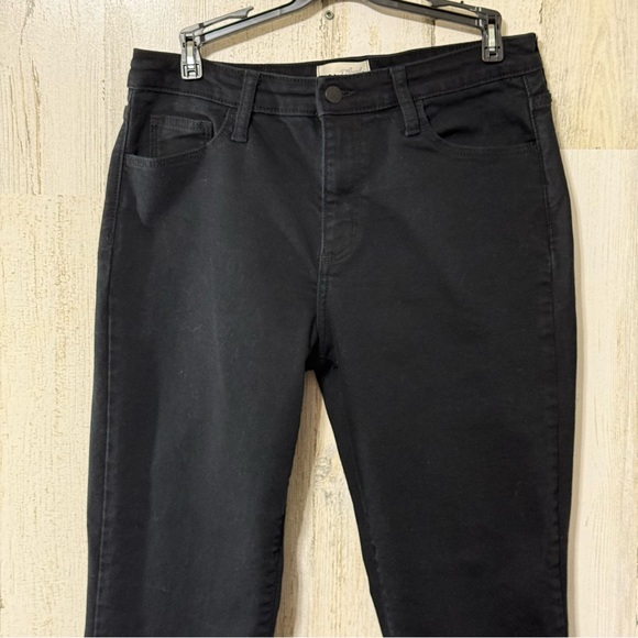 Universal Thread Black Straight Leg Women's Jeans - Picture 2 of 12